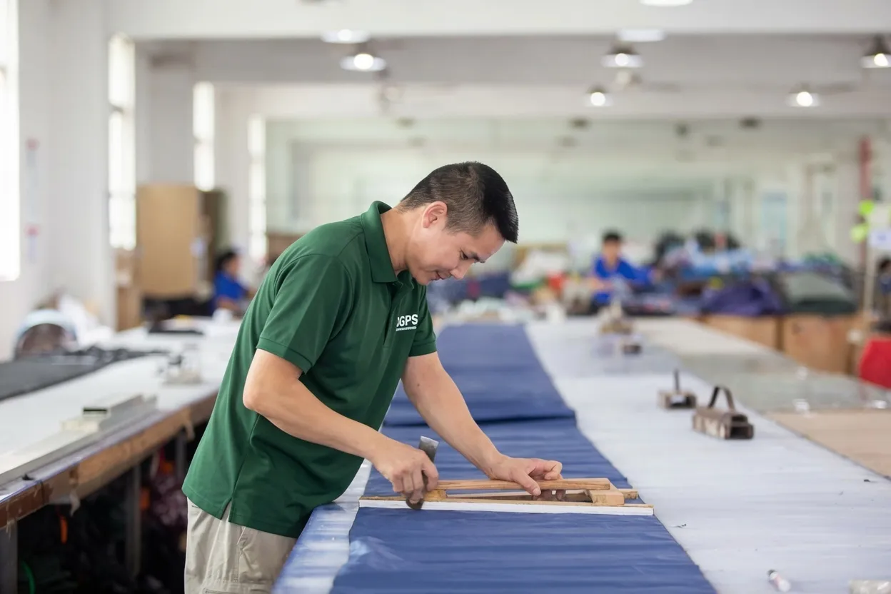 Rapid supplier response and sampling in manufacturing cluster