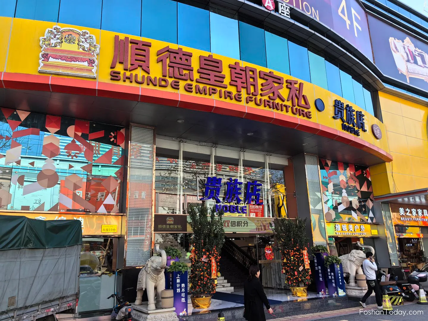 Walking a Shunde furniture production line