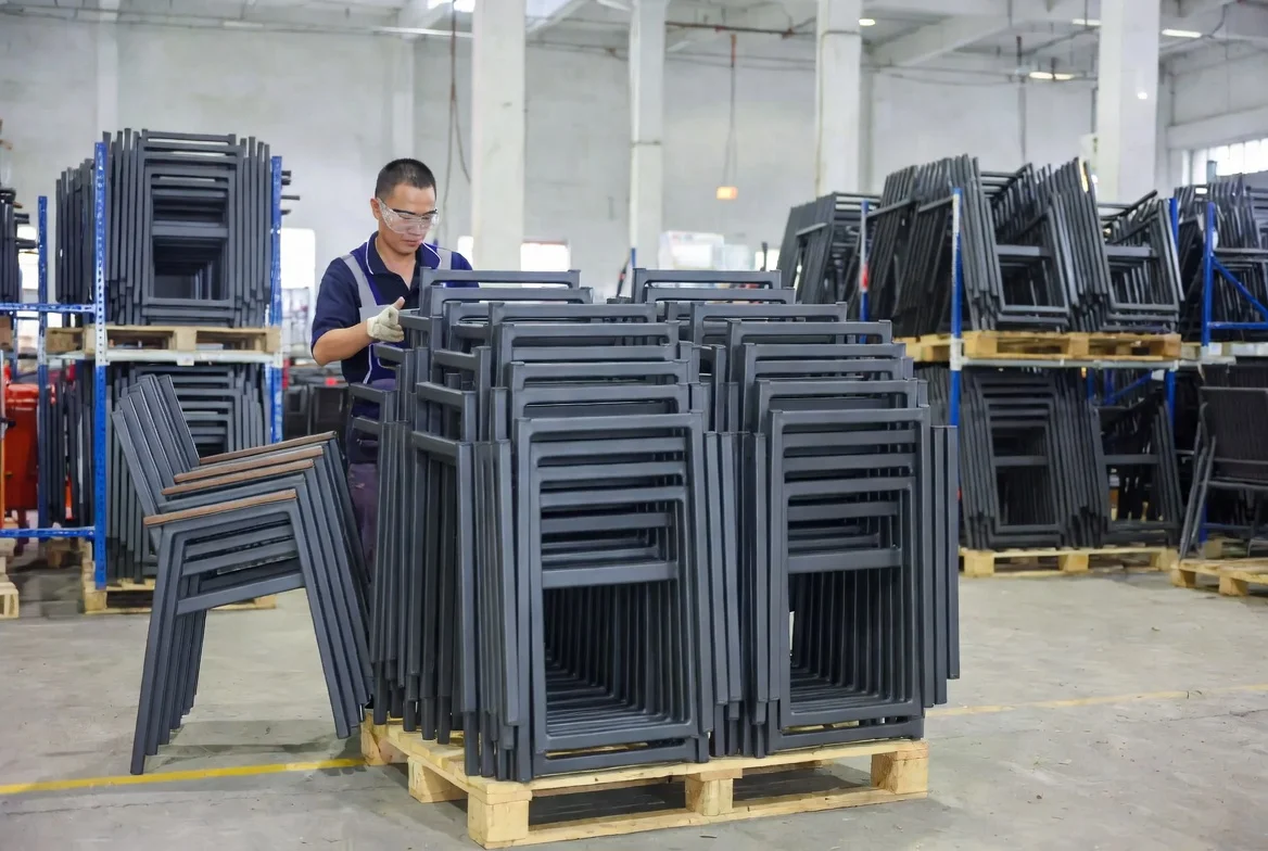 How Smart Specs Lower TCO and Freight Costs