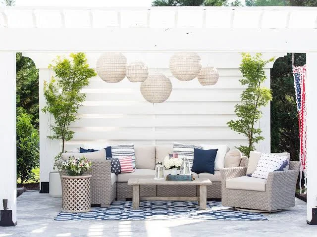 Supporting Decor Pieces