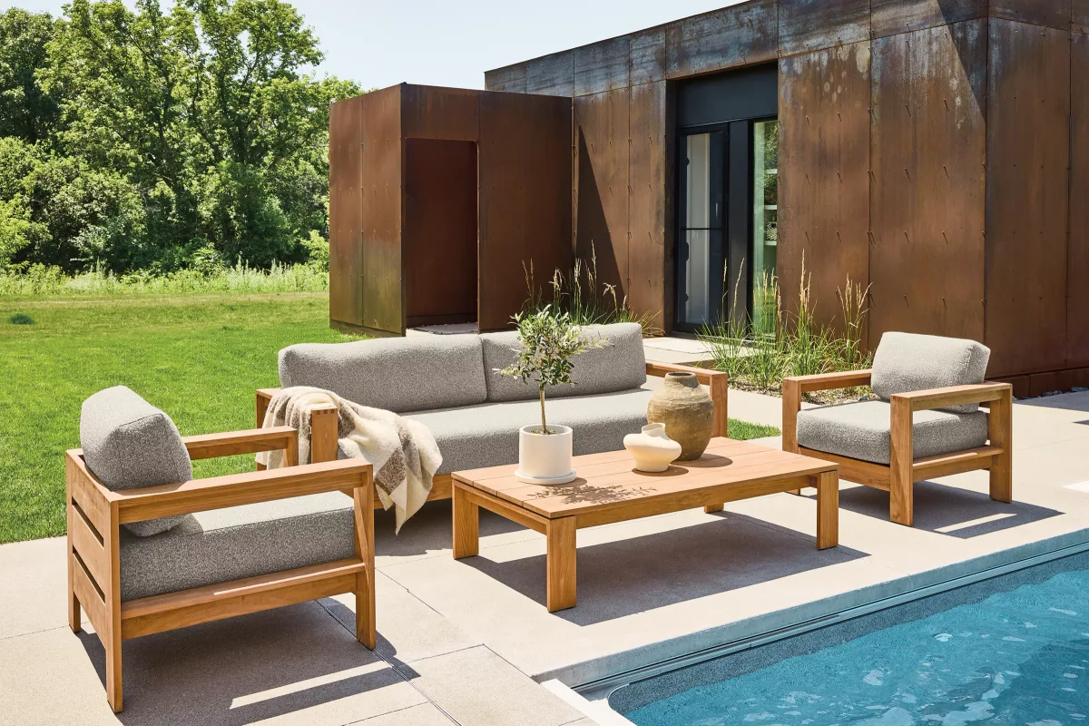 Courtyard sofa and seating with modular set and coffee table